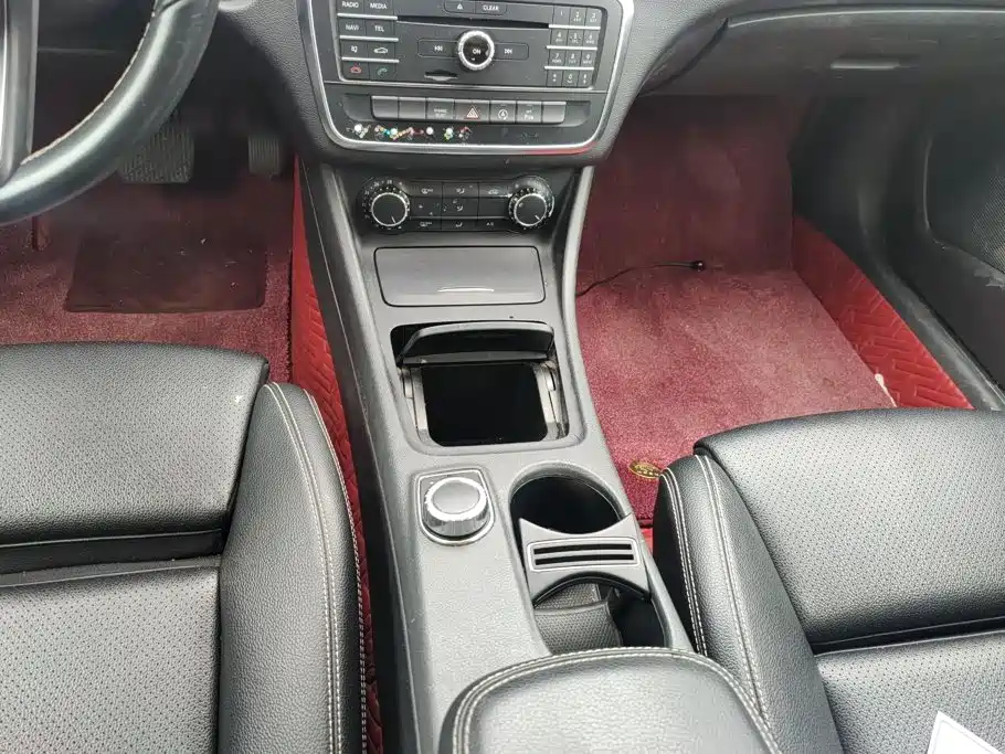Mercedes-Benz GLA 2017 — фото 16