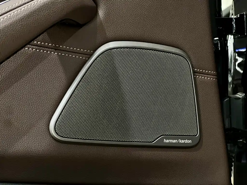 BMW 5 Series 2018 — фото 13