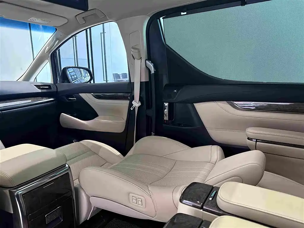 Toyota Vellfire 2022 — фото 33