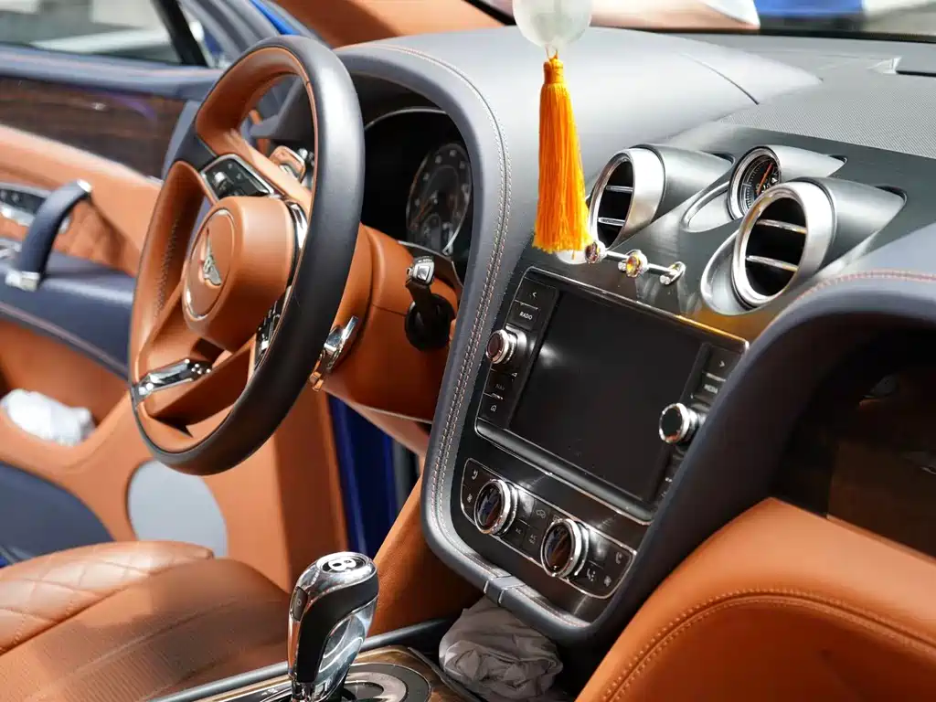Bentley Bentayga 2017 — фото 14