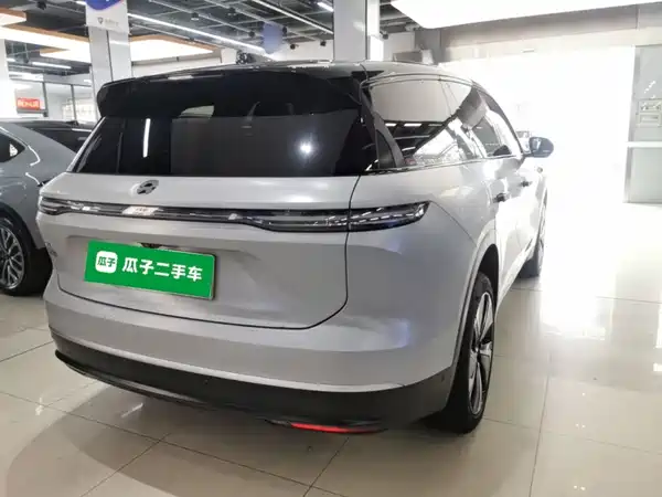 NIO ES8 2023