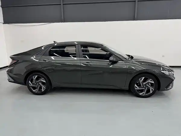 Hyundai Elantra 2024