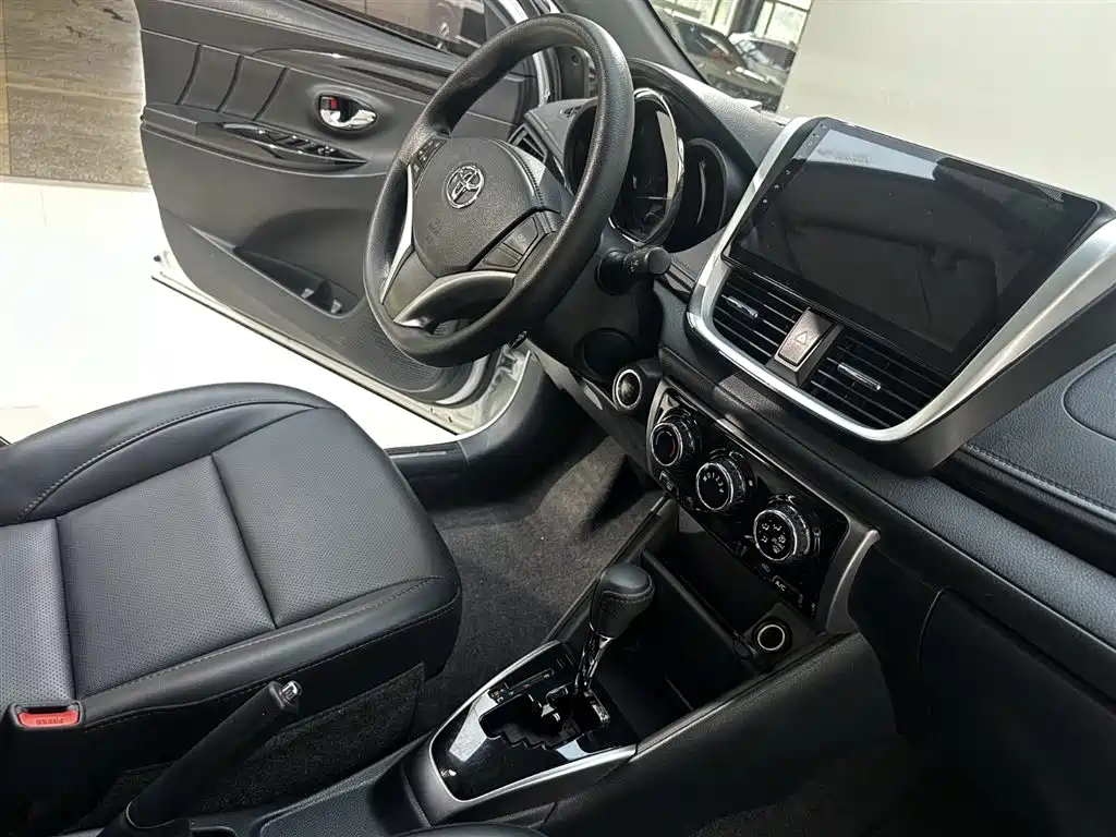 Toyota Yaris L 2022 — фото 19