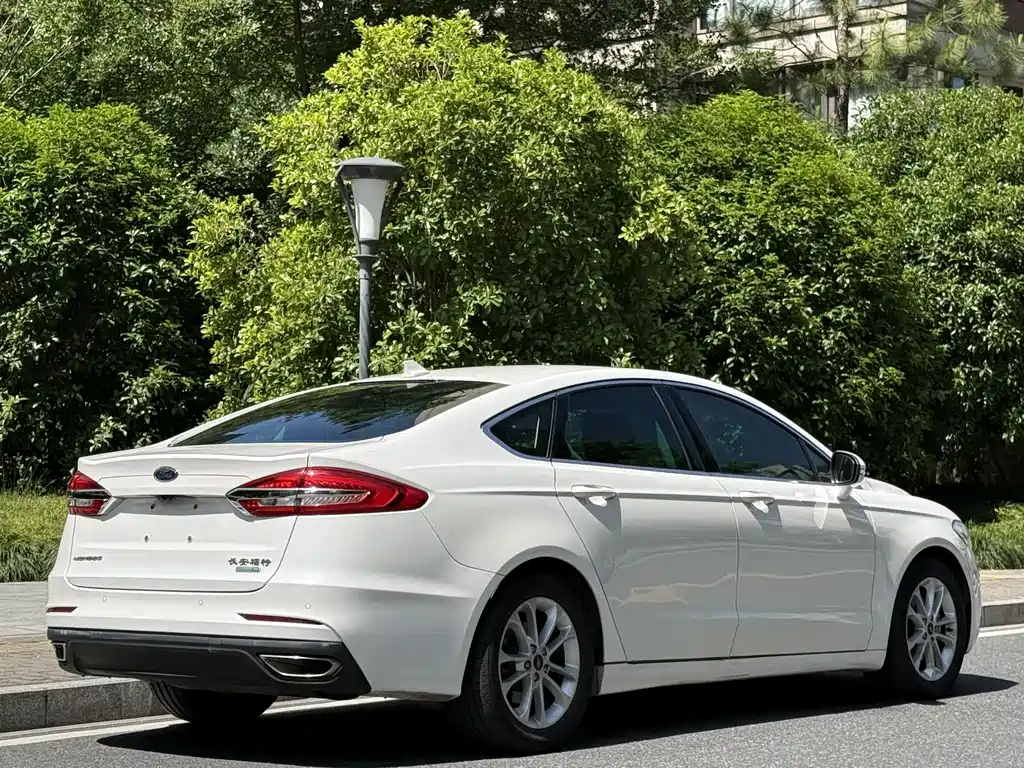 Ford Mondeo 2020 — фото 6