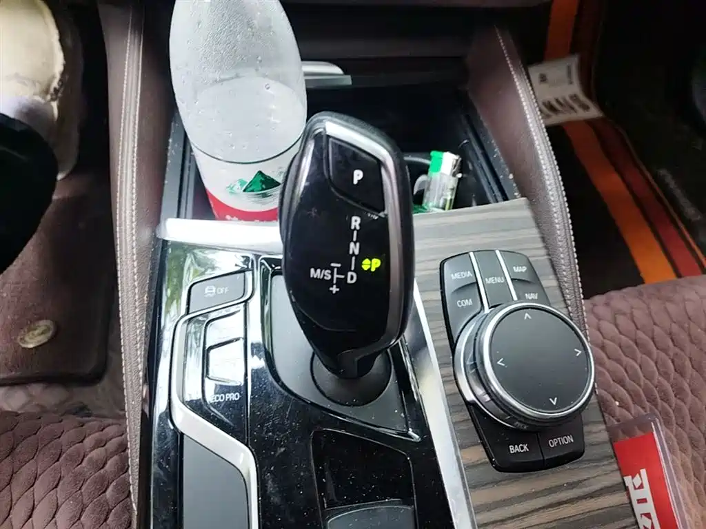 BMW 5 Series 2018 — фото 14