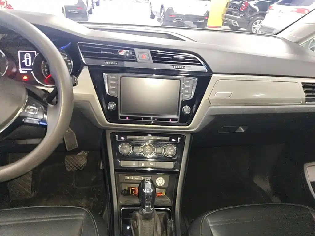 Volkswagen Touran 2019 — фото 13