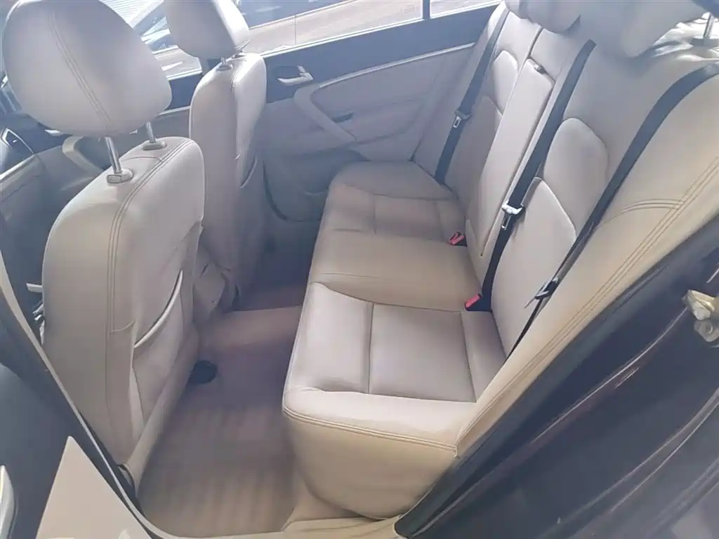 Geely Emgrand 2015 — фото 17