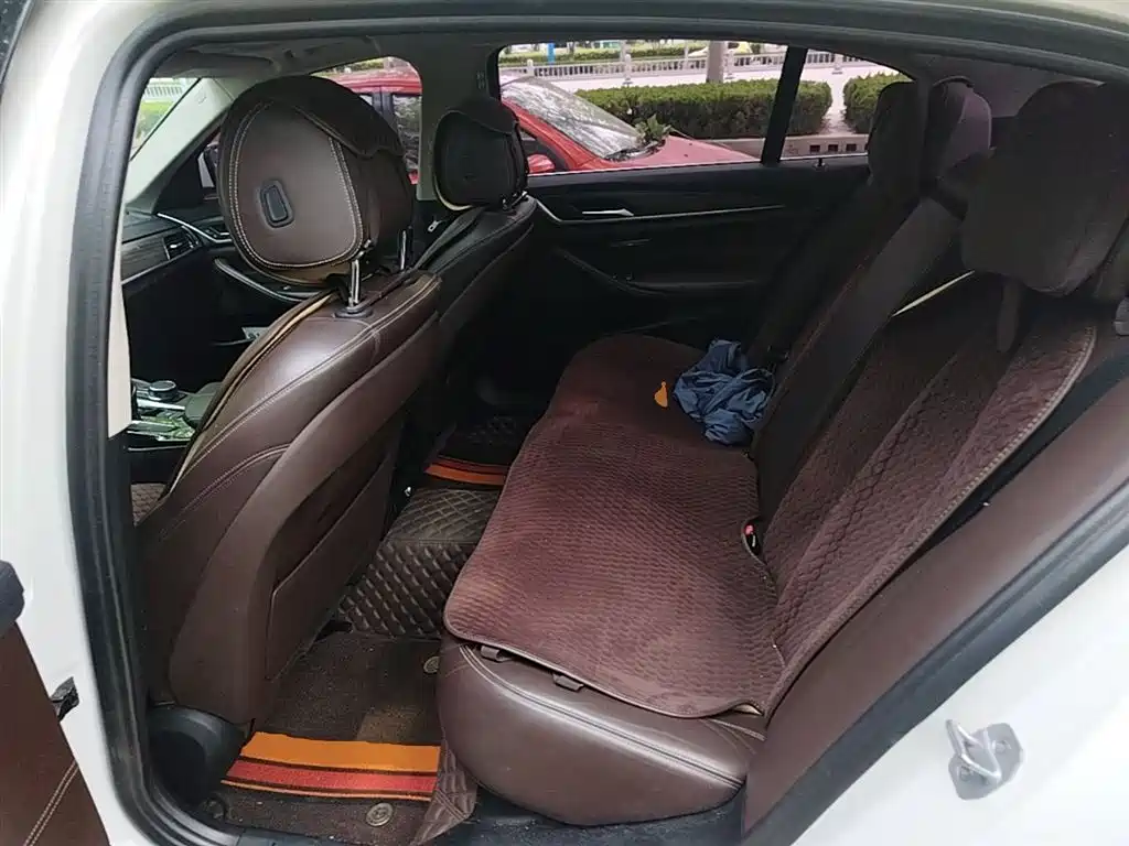 BMW 5 Series 2018 — фото 17