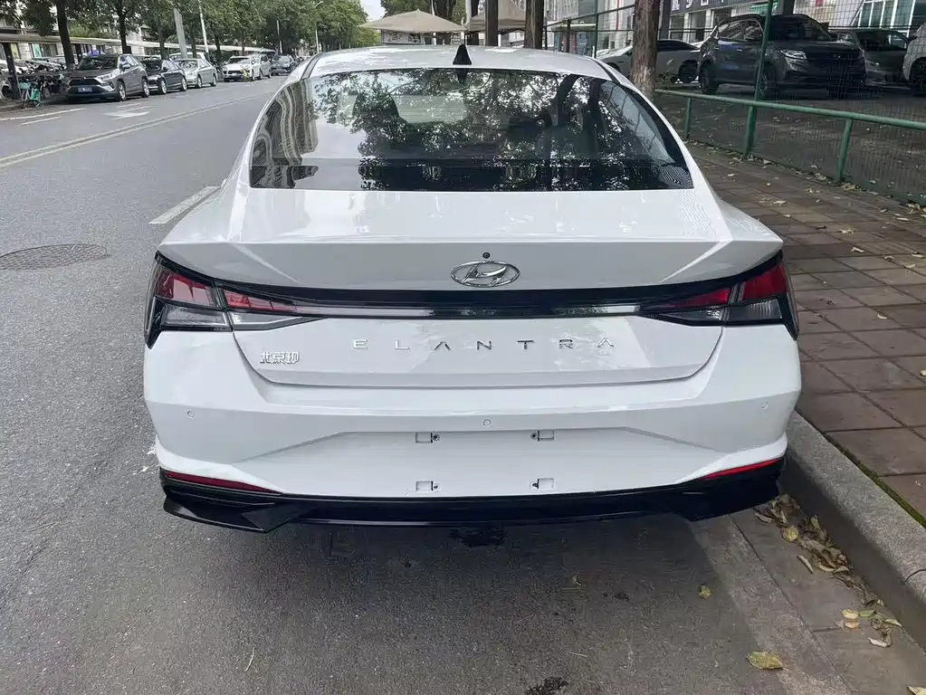 Hyundai Elantra 2020 — фото 12