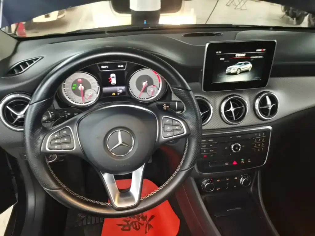 Mercedes-Benz GLA 2017 — фото 14