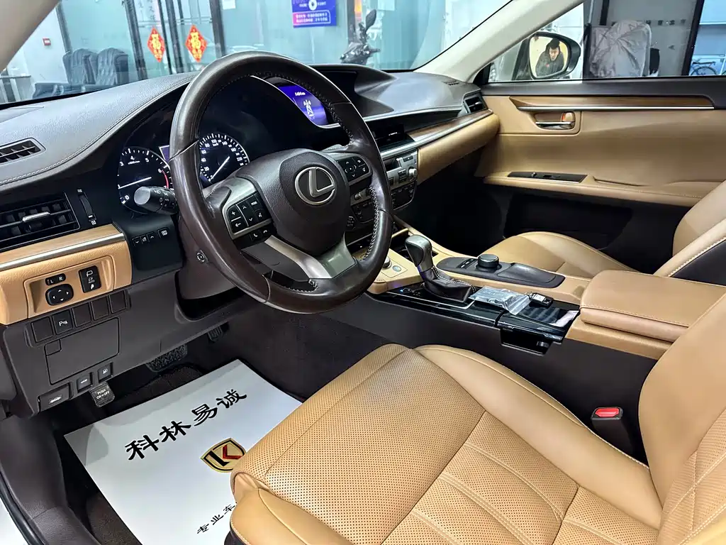 Lexus ES 2018 — фото 5