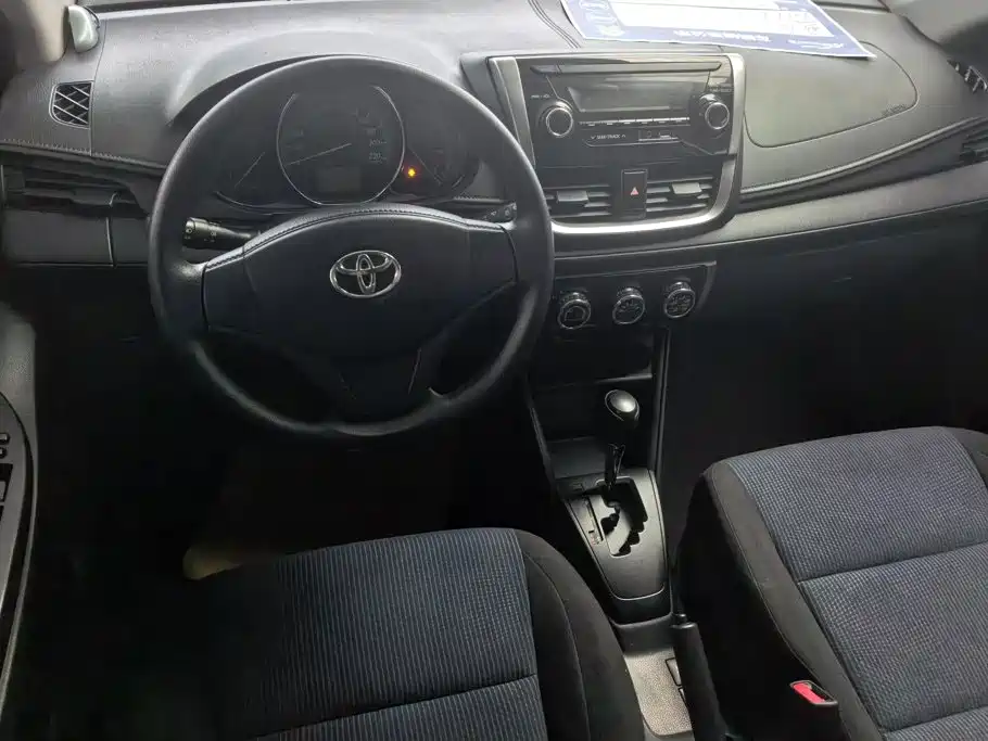 Toyota Yaris L 2017 — фото 12