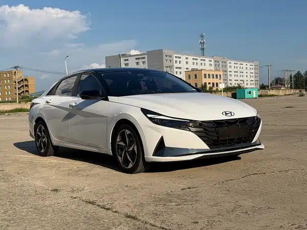 Hyundai Elantra 2023