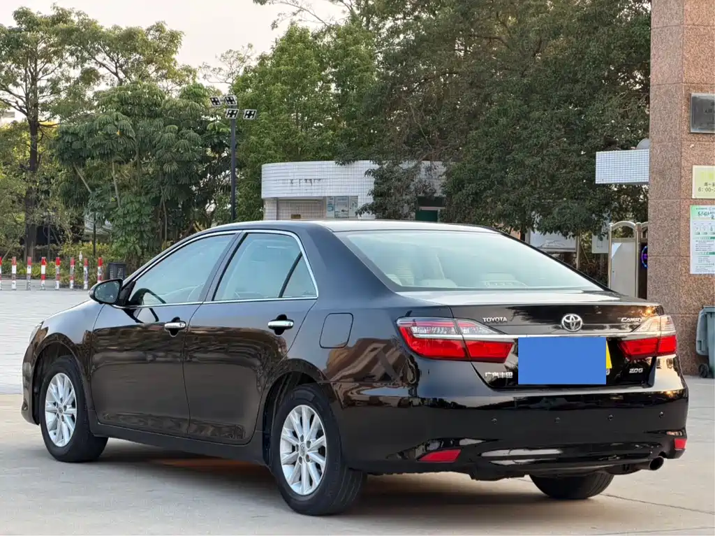 Toyota Camry 2016 — фото 29