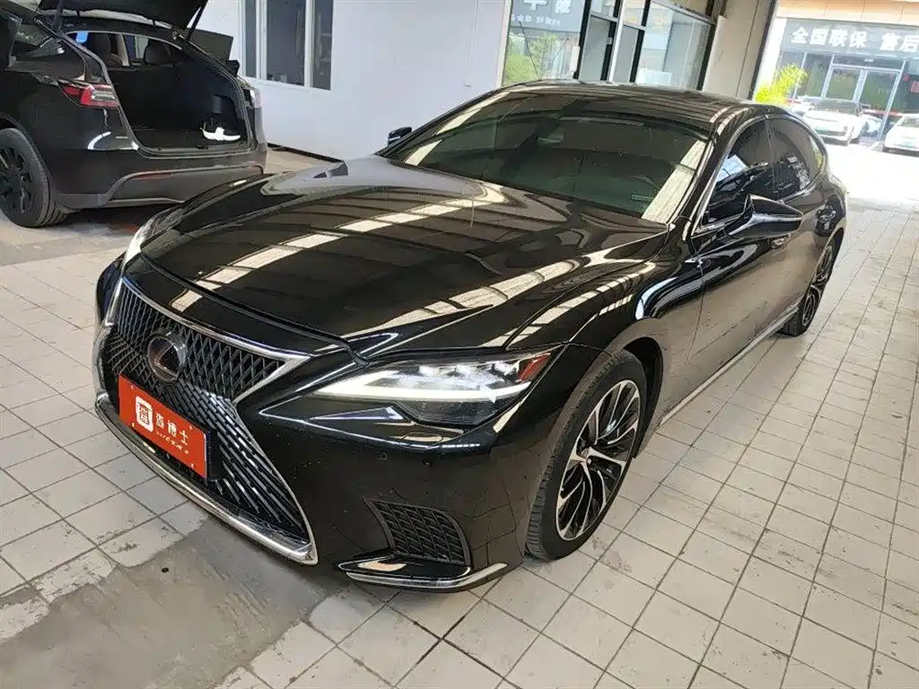 Lexus LS 2021