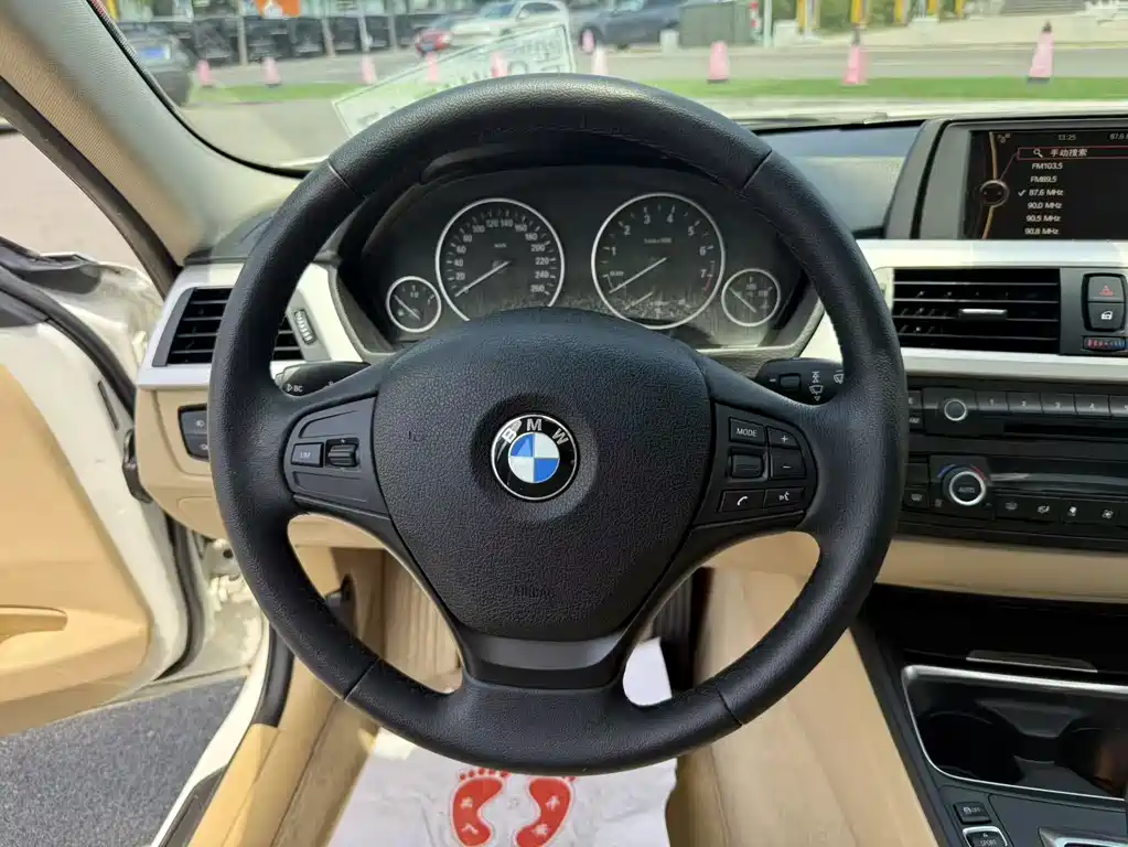 BMW 3 Series 2015 — фото 9