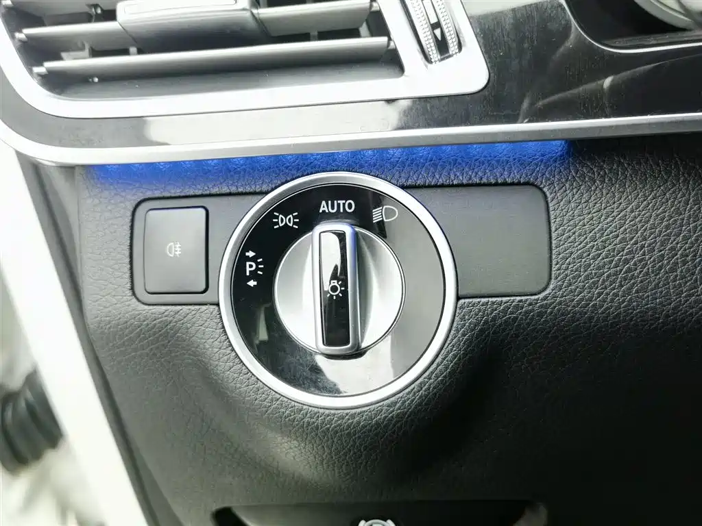 Mercedes-Benz E-Class 2015 — фото 21