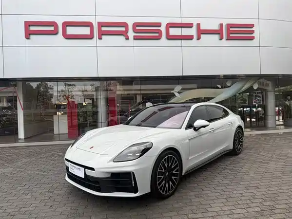 Porsche Panamera 2025
