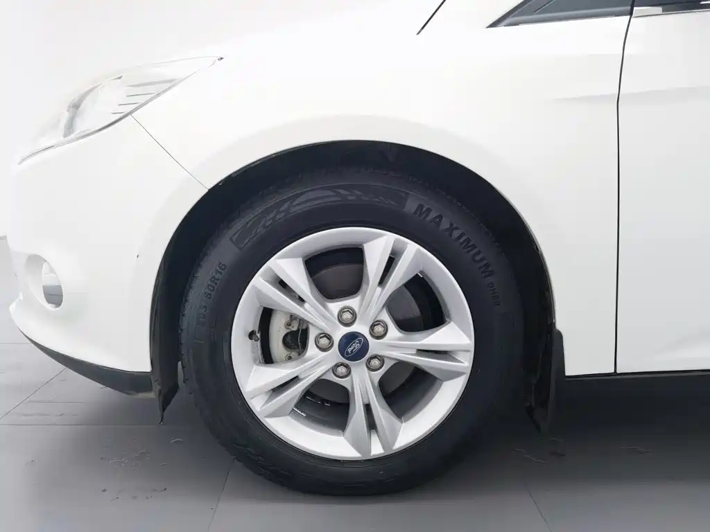 Ford Focus 2014 — фото 17