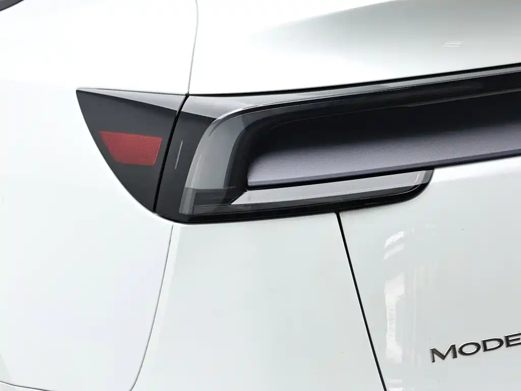 Tesla Model Y 2025 — фото 7