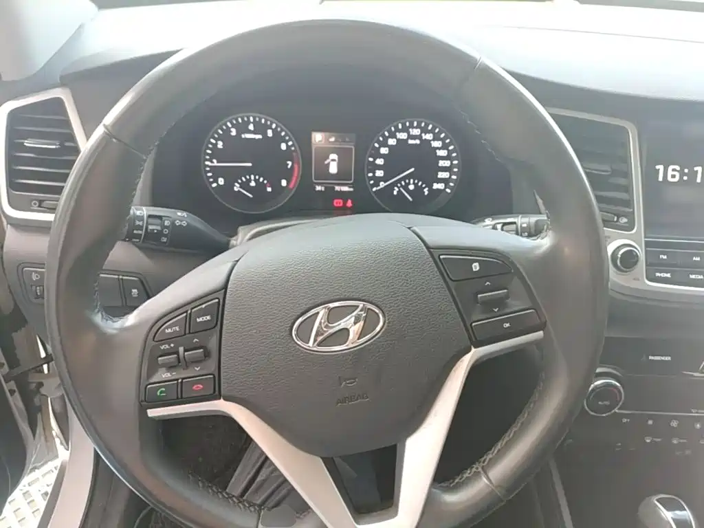 Hyundai Tucson 2017 — фото 11