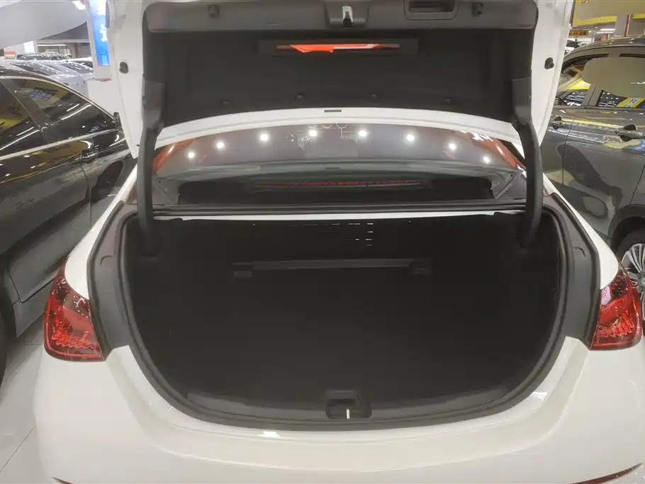 Mercedes-Benz C-Class 2024
