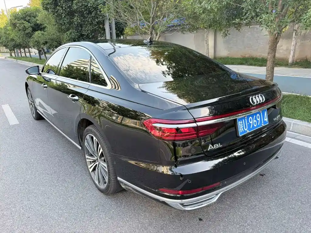 Audi A8 2018 — фото 5