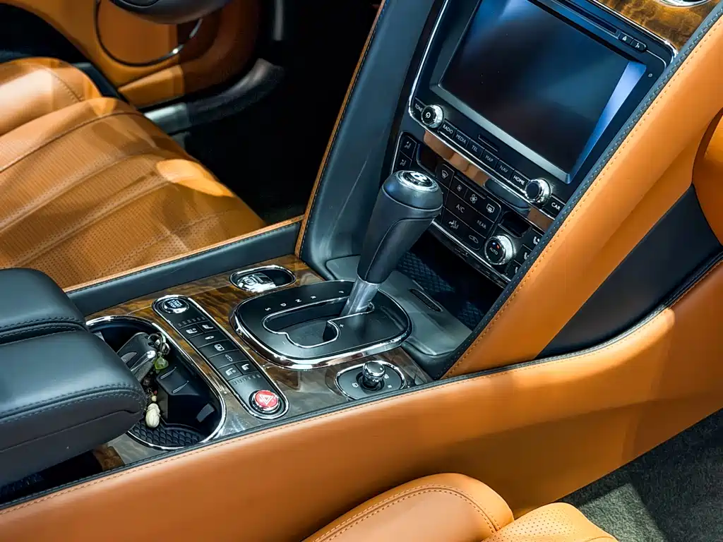 Bentley Flying Spur 2016 — фото 20