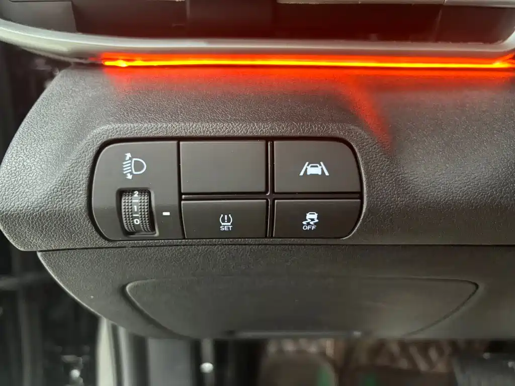 Hyundai Elantra 2023 — фото 12