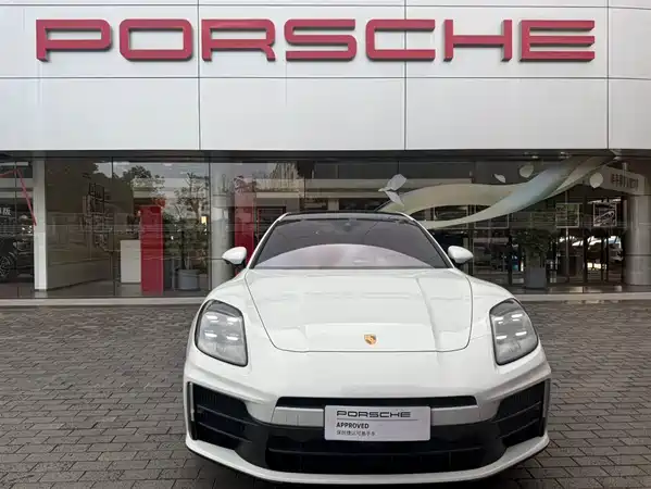 Porsche Panamera 2025