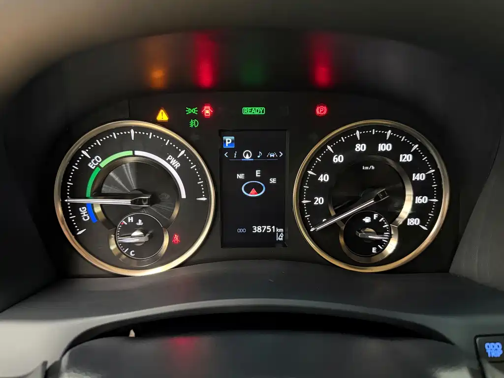 Toyota Alphard 2022 — фото 17