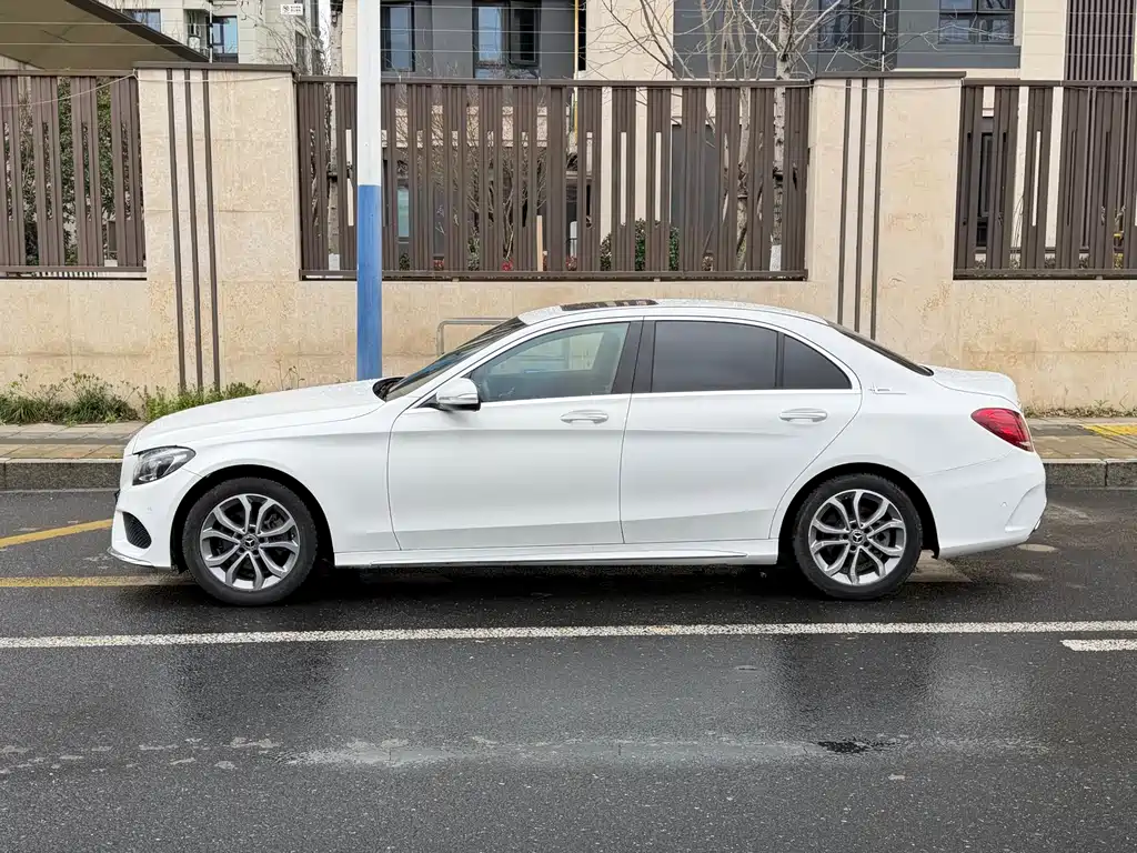 Mercedes-Benz C-Class 2017 — фото 10