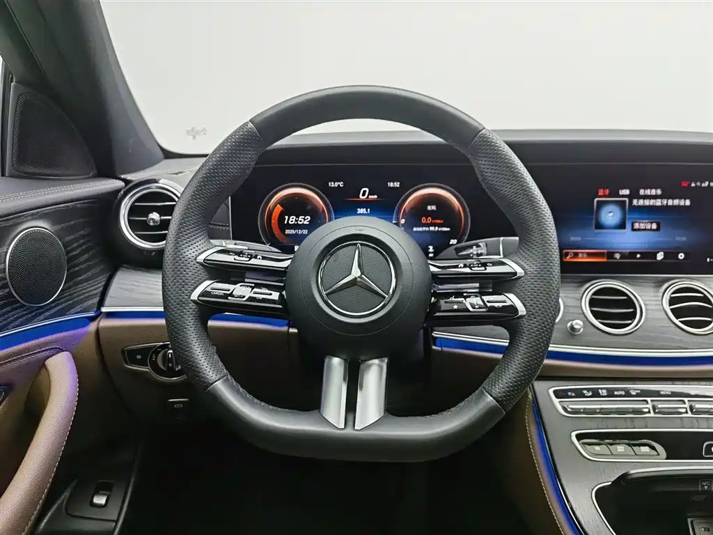 Mercedes-Benz E-Class 2023 — фото 11