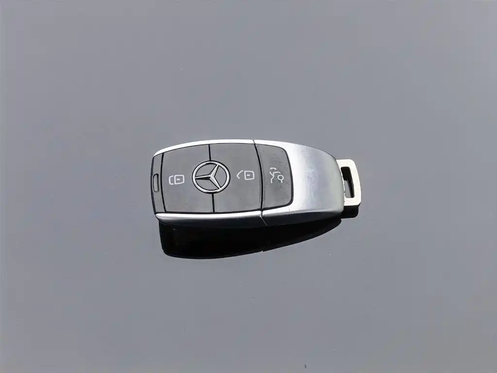 Mercedes-Benz E-Class 2023 — фото 19