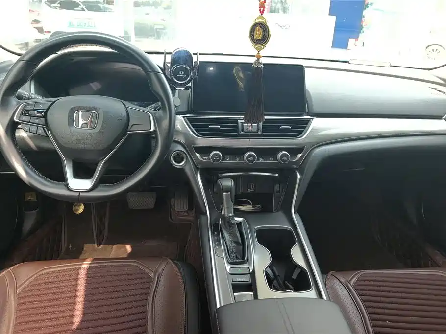 Honda Accord 2022 — фото 11