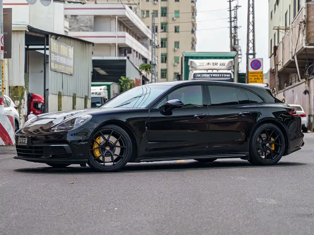 Porsche Panamera 2018 — фото 1