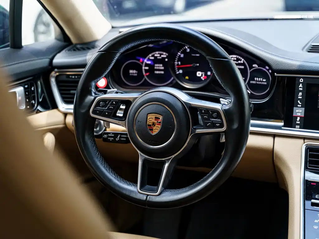 Porsche Panamera 2018 — фото 8