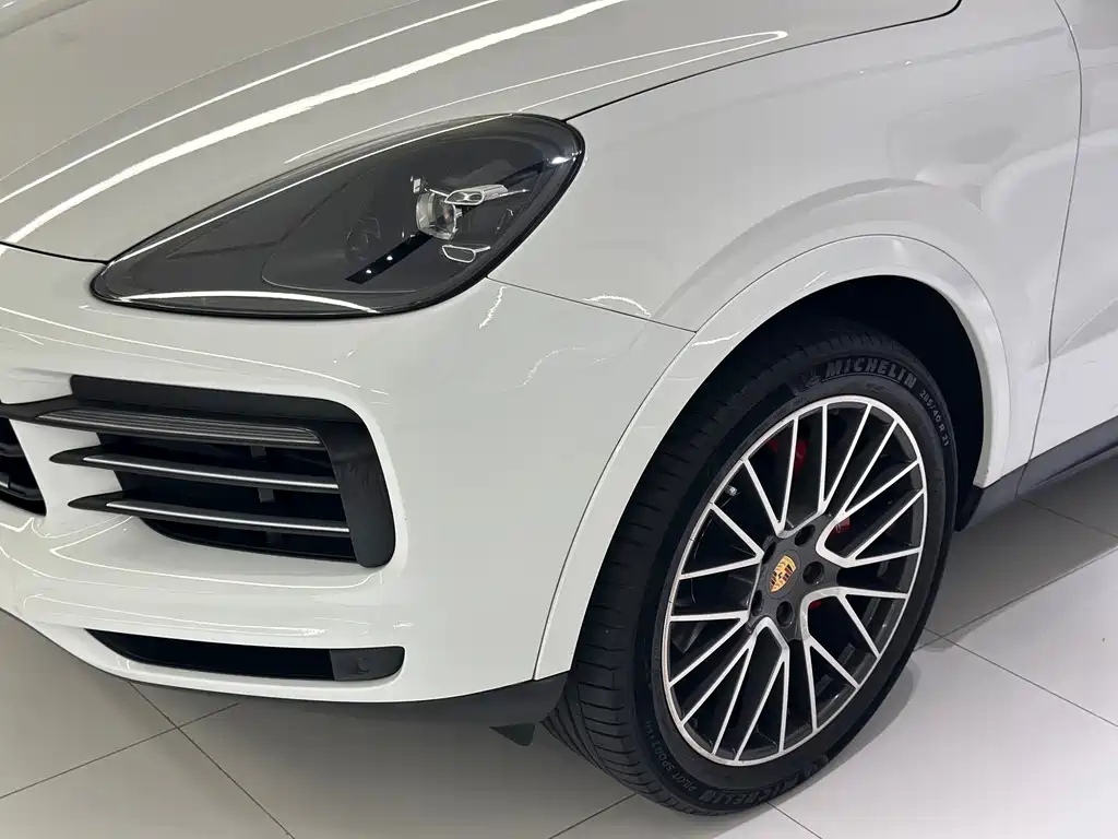 Porsche Cayenne 2018 — фото 12