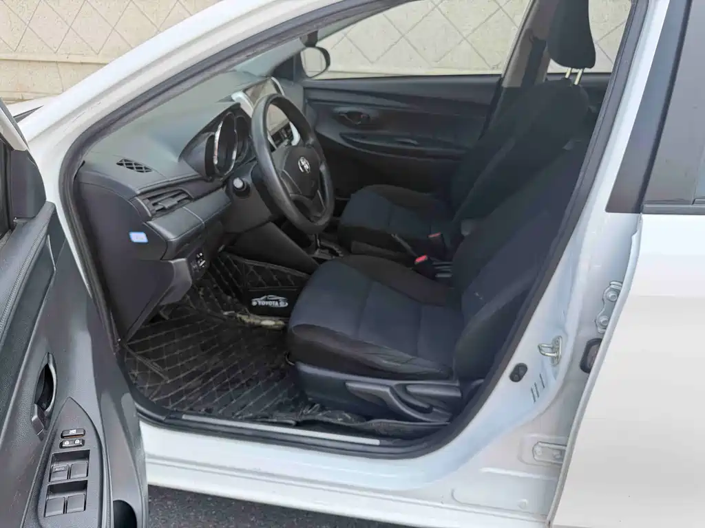 Toyota Yaris L 2019 — фото 6