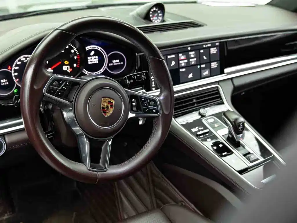 Porsche Panamera 2018 — фото 3