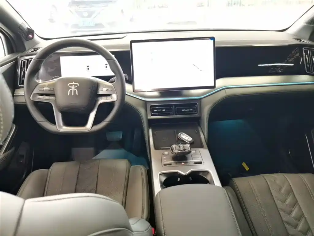 BYD L DM-i 2025 — фото 10