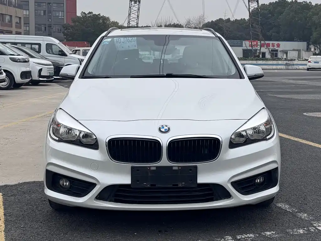 BMW 2 Series Station Wagon 2017 — фото 2