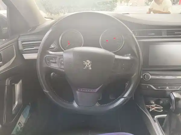 Peugeot 408 2016