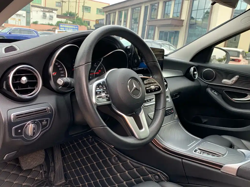 Mercedes-Benz C-Class 2019 — фото 17