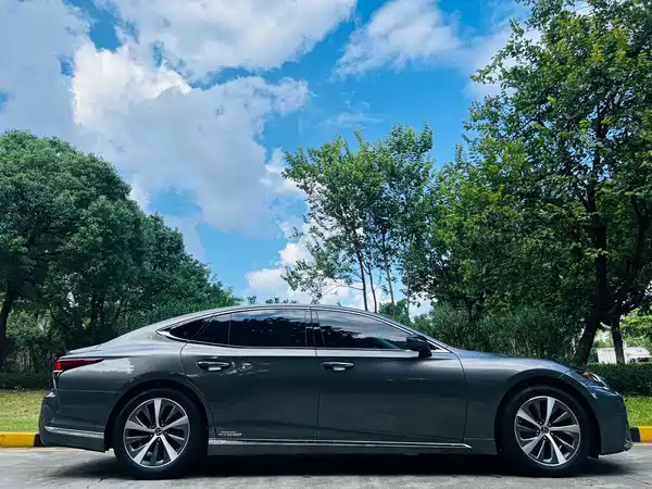 Lexus LS 2020