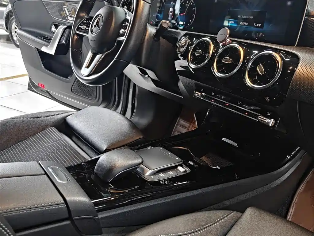 Mercedes-Benz A-Class 2020 — фото 12