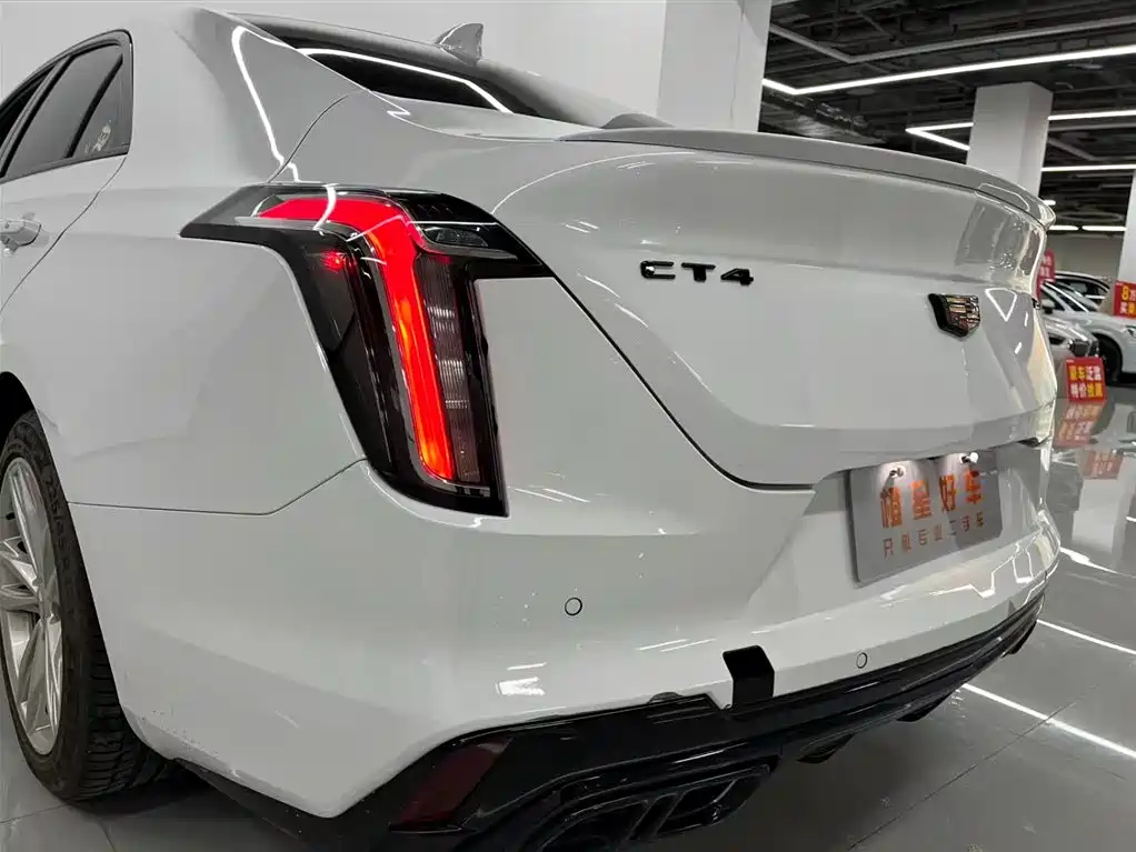 Cadillac CT4 2022 — фото 8