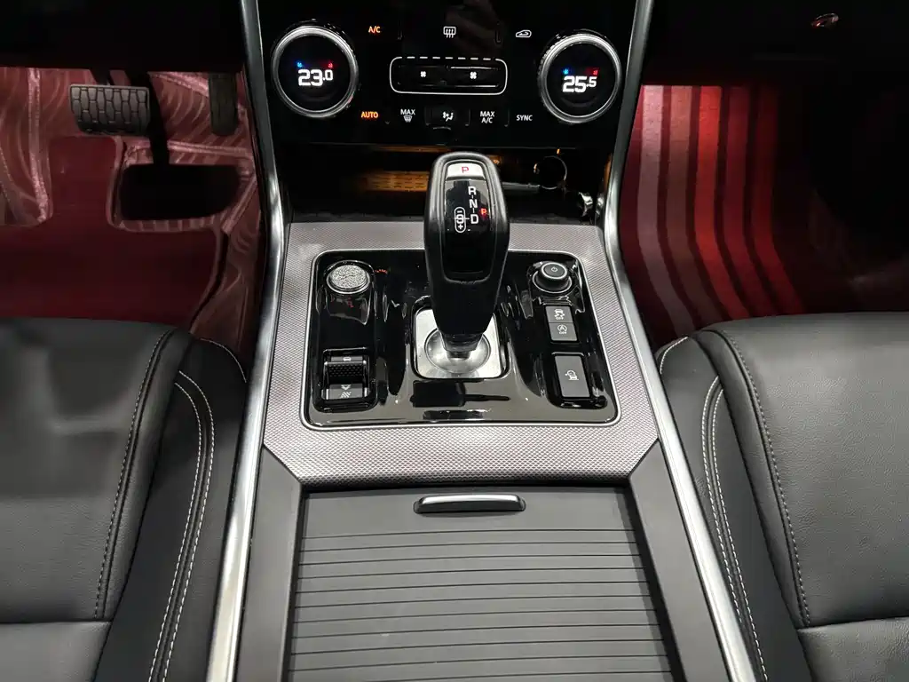 Jaguar XEL 2023 — фото 18
