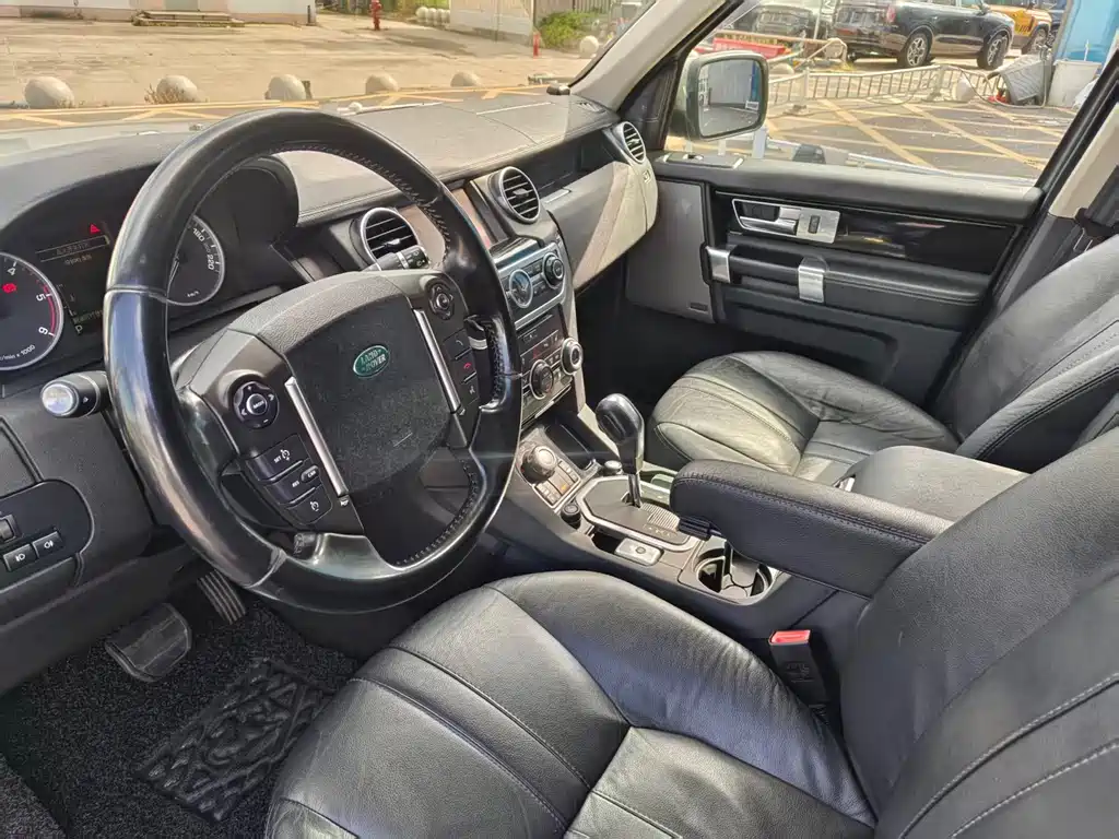 Land Rover Discovery 2012 — фото 11