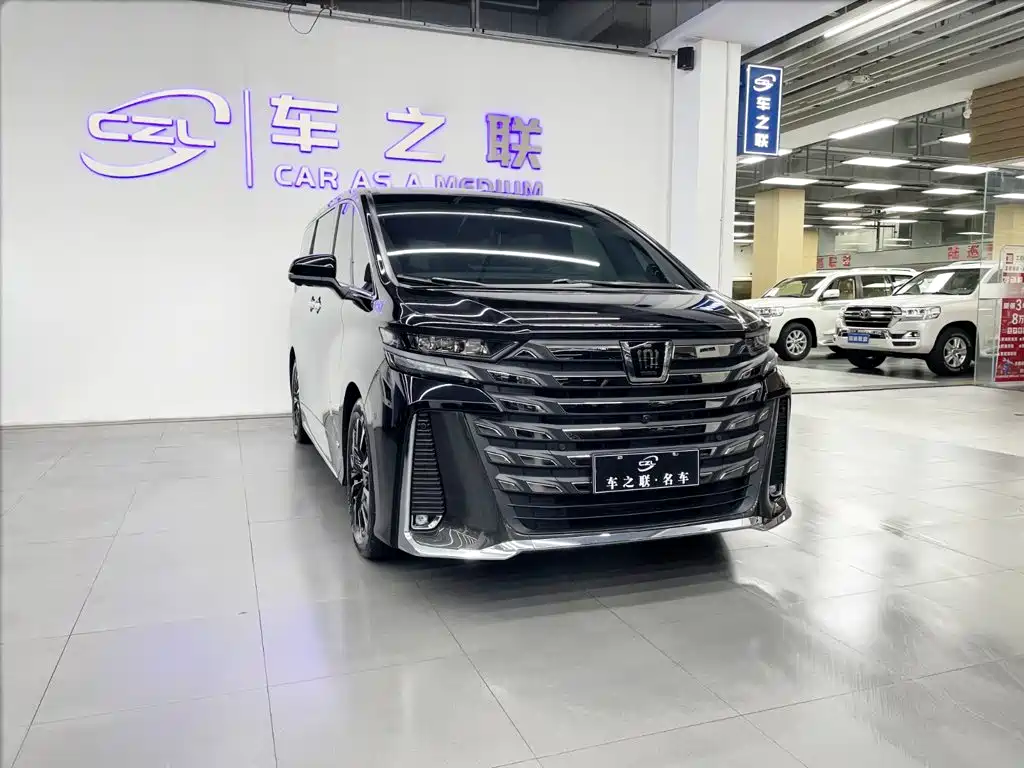 Toyota Vellfire 2024 — фото 1
